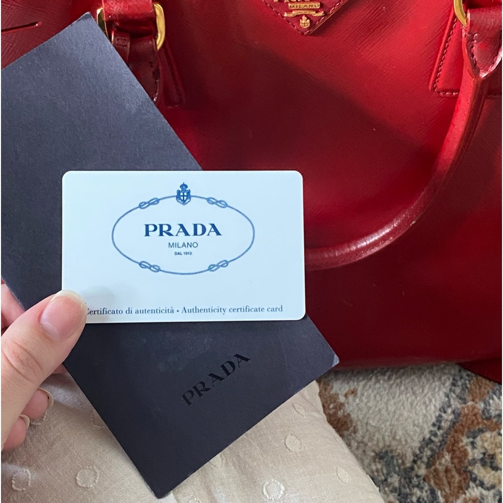 🍒PRADA🍒 Gardener saffiano vernice rosso cherry red gold patent large tote bag - Picture 2 of 16